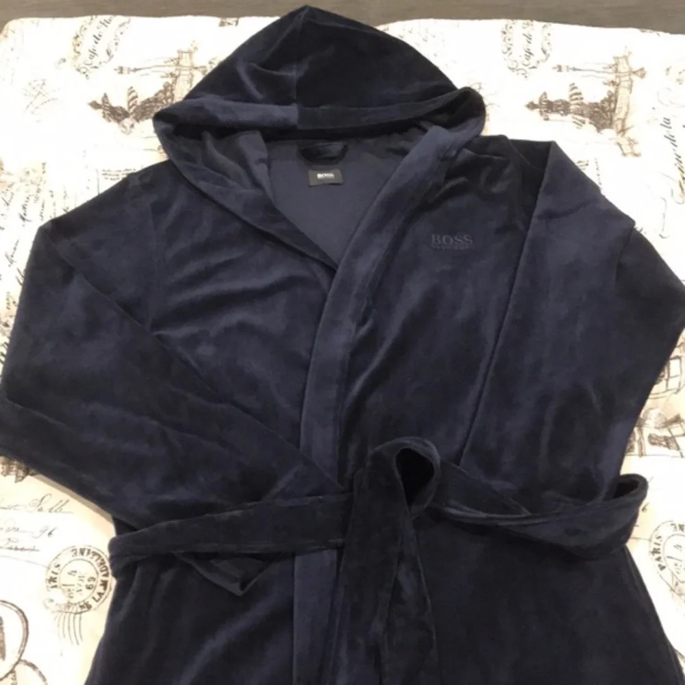 Hugo Boss Velour Hooded Robe - Picture 2 of 7